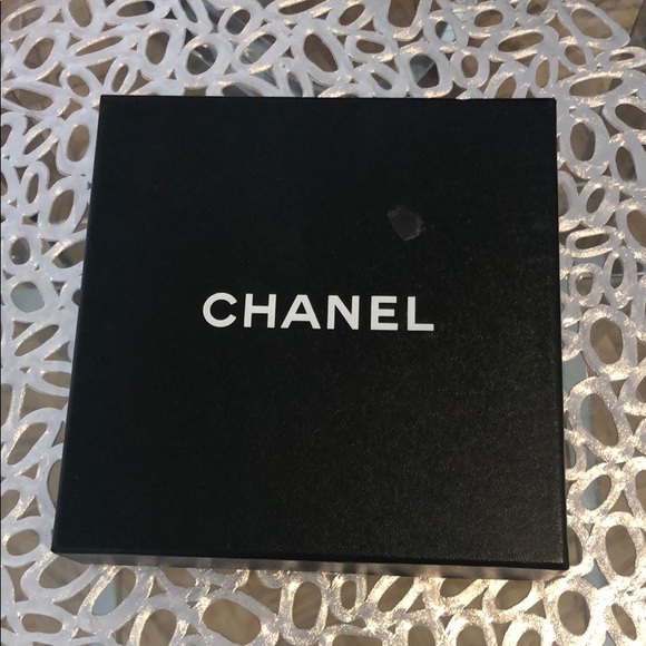 Chanel Box - Picture 2 of 3